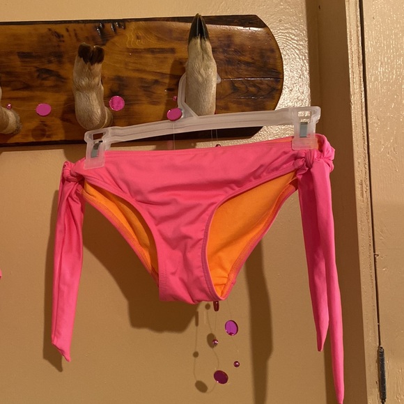 ๐AQUA LA VIE EN ROSE SEXY Fluorescent Hot Pink  multiple strap BIKINI ๐๐๐ธ๐ - Picture 3 of 9